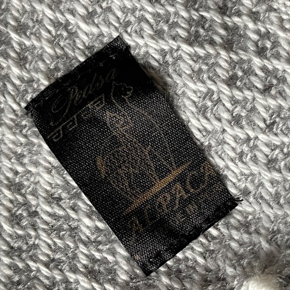 Pedsa Alpaca gray and white fringe scarf. Made in Peru - Picture 8 of 8